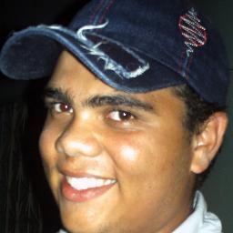 Sou um cara que gosta de fazer novas amizades, e adora aprender coisas interessantes. Gosto de ajudar as pessoas sempre da melhor maneira *-*