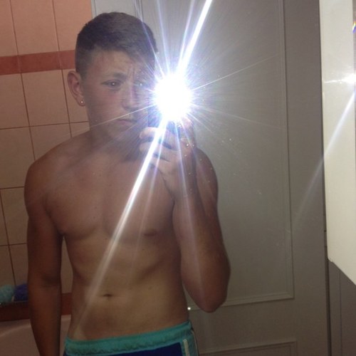 follow me i will follow back people :)