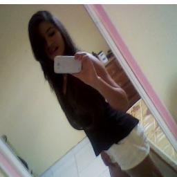 Amo está com meus amigos , gosto de Pizza , sorvete , etc. =)) http://t.co/z8jk1jw7