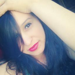 Não sou a garota mais certinha &&' nem a totalmente descontrolada. Não busco ser perfeita , mas sim ser eu mesma.