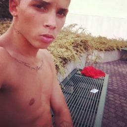 J'follow presque personne donc demande moi pas si on s'connait pas F*ck les Fake :@ (Si t'es une femme et que tu et tattoer vient m'parler) ... 3 #IZI