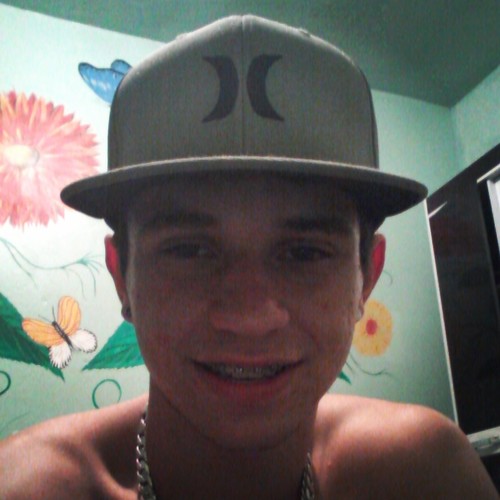“Ainda bem que existem outros dias, outras chances, outros sorrisos e novas pessoas.” —