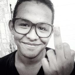 Lin_Conrado's profile picture. ''Tentar definir-se é como tentar morder o seu próprio dente.'' #AmoLivro #AmoMorangos #Amofilmeslegendados