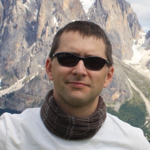 In rete dai tempi in cui ancora non c'era o si pensava che fosse altro. Sostenitore delle giornate di 36 ore e dell’abolizione del lunedì. Di fede  viola.
