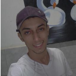 Músico, irônico, Católico, Jovem Ejc, nem sempre simpático.