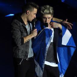 Hey Peeps! 19, Scottish and Proud! #Directioner! #5SOSFam! OTRA Tour Glasgow 08/10/15! Niam Girl!