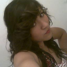 soy una chava muy buena onda, creativa inteligente  y divertida .... :) amo a mi familia amigas (o) y a mi novio y adoro a los amimales