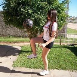 Vocês riem de mim por eu ser diferente, e eu rio de vocês por serem todos iguais
Bob Marley