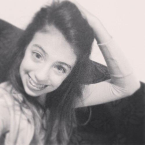 Não adianta, não tem vergonha na cara Fala mal de mim mas é minha fã encubada♪♫♩♫♭♪.....princesa e fofa sqn◕‿◕....sou baixinha :3 e tenho 12 aninhos