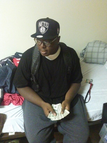 Just a ambitious big nigga trying to get it the best way i know school and sports. I fw a very special girl that I adore rns!
