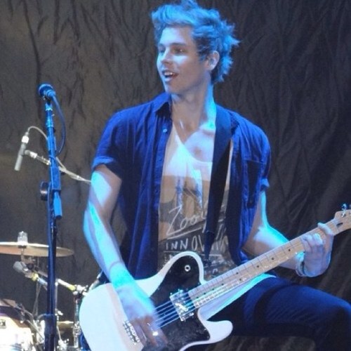 _lukesswag_'s profile picture. Just two girls that love 5sos! ~ @ashheartsbeau @lukeyszayn x