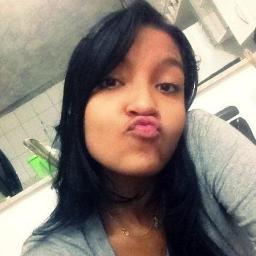 A vida tem me afasto de tanta gente , que quando me pergunto quem será que vai restar uma voz la no fundo responde: QUEM FOR ESPECIAL! :) *