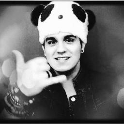 Quero mil anos pra ti amar, só uma vida não basta pro amor que eu tenho pra ti dar. @luansantana.. Seguido pelo @paulinhopexe e  @AJ__26