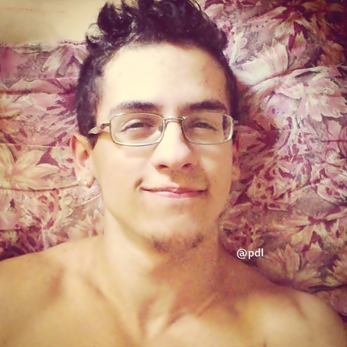 Os momentos mais lindos da minha vida, sem dúvidas, foram aqueles em que te vi sorrindo.. Namorada desde: 23/05/12;  Beijada por ele 21/01 *-*