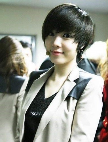 류화영 bot.
Real HwaYoung (@RHY422) 2011.03.25~
