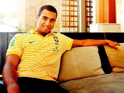 Eu amo o Lucas Moura *-* ele é perfeito é a minha vida *-*Fc novo 24/07/2013 ás 00:47