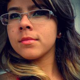 A vida só pode ser compreendida, olhando-se para trás; mas só pode ser vivida, olhando-se para frente.