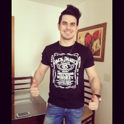 e esse sentimento dentro de mim, que a cada dia cresce e cria forças para suportar essa distancia. @GabrielGava_ ♥
