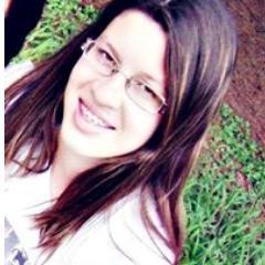 Acho que a única razão de sermos tão apegados em memórias, é que elas não mudam, mesmo que as pessoas tenham mudado.
http://t.co/56XlhPImkJ
