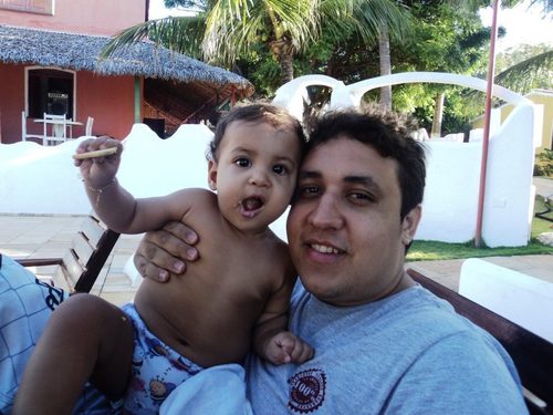 Proprietário e Baterista do Forró Arroxa, Percussionista da Banda Bakulejo, pai de Lara Sofia!!