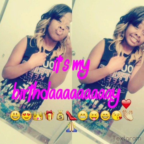 Hello ! My name is SNOOPY . I'm Single, Pretty, & Smart. I Dont Trust NO hoe . Cheer, Volleyball, & Basketball is life. Kik & Insta - therealsnoopy_ ♥