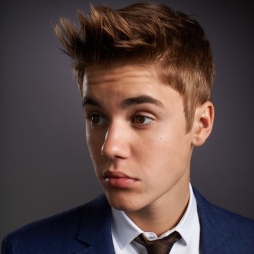 I loved justin with his hair flip, his dark hair, his light hair, and one day i'll love his white hair too ❤