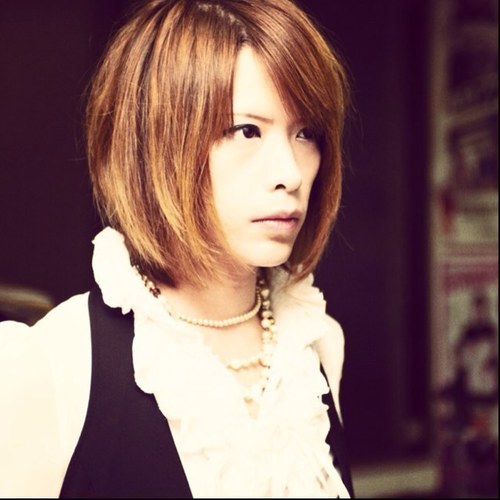 ロックバンド、Rama Amoebaのギタリスト。 HOLICSのギタリスト。アコースティックでのソロ活動や、吉田ブギー音楽教室でギター講師としても活動中。レッスンなど、お問い合わせは、DMか、to.boogie@gmail.comまでお気軽にどうぞ。