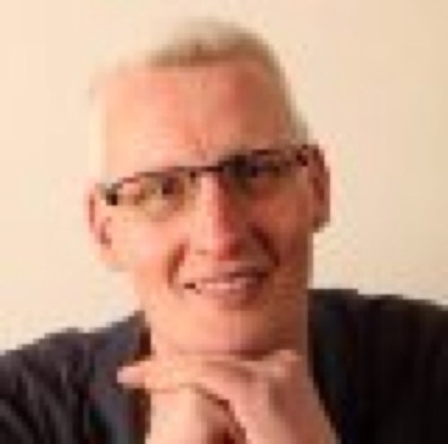 Eigenaar van Move2Quality. Werkzaam als  fysiomanueeltherapeut - Dry Needler en echografist M.S.U. - psychosociaal therapeut i.o. - Brainspotting therapeut AR
