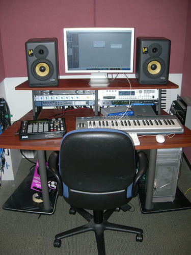 music keep's me moving,i love music,music is my life.....(I am a Dj...a producer...A Dancer...A singer...)its all bwt music!!!
