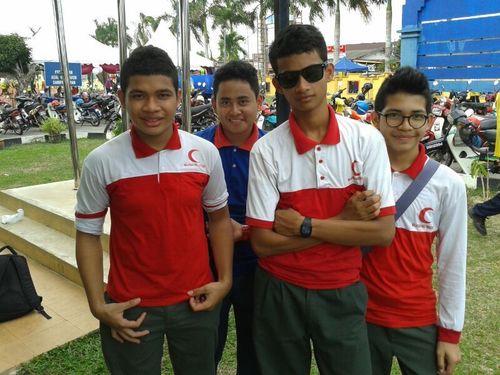 My name is Nik Mohd Syafi . Im 16 years old, #Kelantan. Just Mention me to follow you back . #Family4Gamma #Family4Sigma #GKG