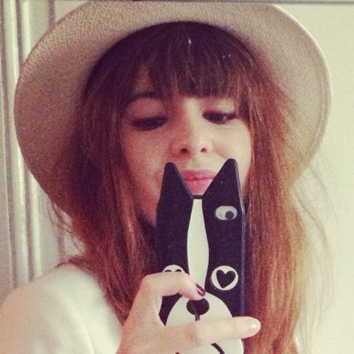 J’adore les fringues mais pas forcément la mode! J’aime piocher ce qui me plaît et ce qui ma va parmi les tendances sans les suivre à la lettre.