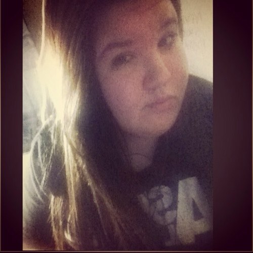 Im courtney.. c: 
Ermm well theres not a whole lot to know ..¿0.o. Im learning to play guitar.. Pretty fun ha .. I love purple.. Penguins are like so cute btw!