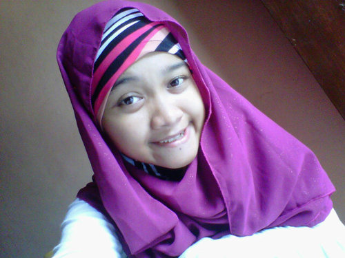 Was born 19 february | single happy :)