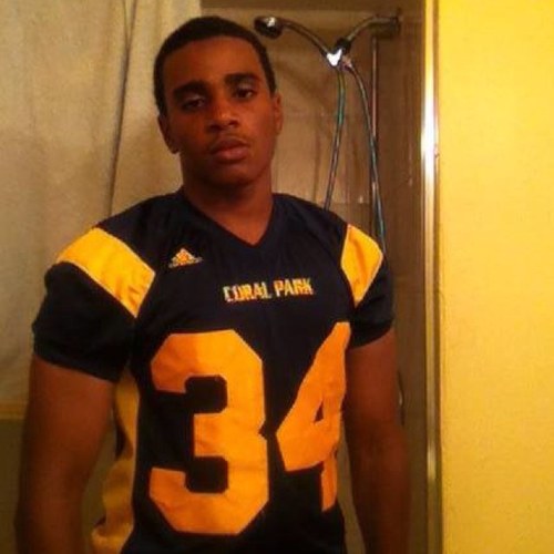 JuniorCp rams17yrs old(: varsity#34Cuban❤❤blow out the candles 12.12.95 taken
