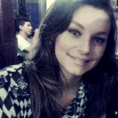 'Helen Karina Prado 17 anos 
-Há mil formas para sorrir ,só uma para ser feliz !
http://t.co/0bvMJMOzuL