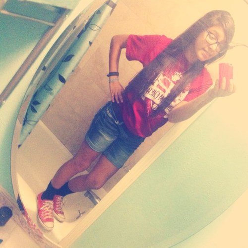 you are you , & you've never been more beautiful . ~ • my girlfriend - @ayo_corina . ♡ • my mains . /-^ • music freak . ✝ • IG ; _hannahelizabeth16