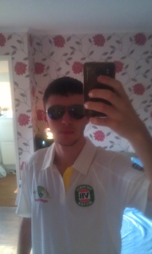im Taylor and live in leighton buzzard, im like marmite you either love me or hate me but im still a nice guy an easy to talk to :D