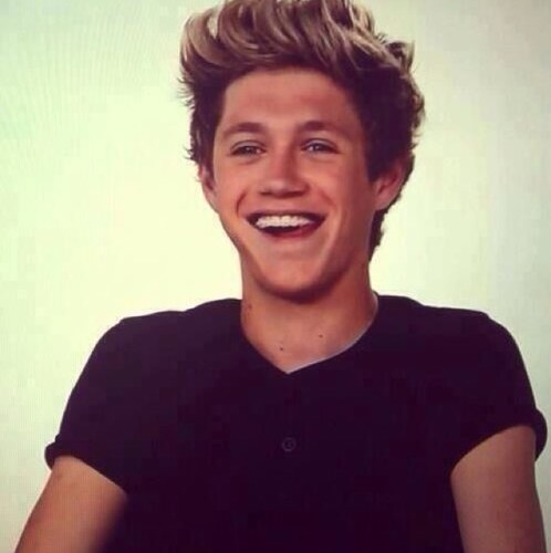 PLEASE FOLLOW @bytenarry THANKS SO MUCH!! LOVE YOU XXXX
