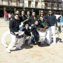 Somos un grupo de jóvenes de la localidad de Riaza (Segovia), aficionados a la música y a la juerga. Amenizamos todo tipo de eventos.