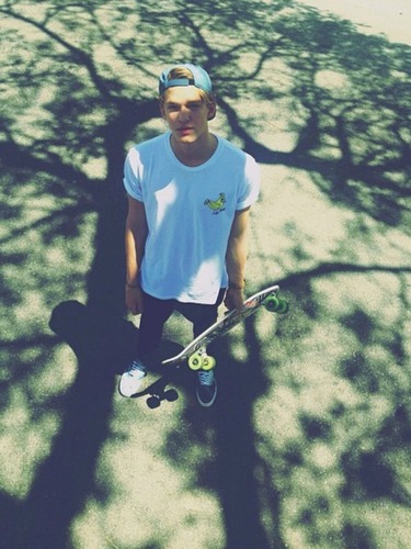 meeting cody was like clapping my cat, i dont have a cat..