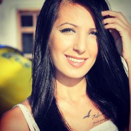Galatasaraylıyım ♥. İzmir'de yaşıyorum.19 yaşındayım