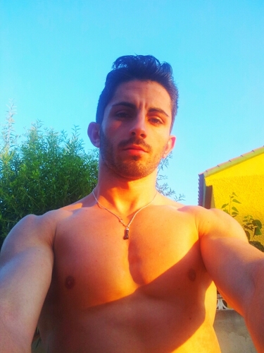 AdriiGonzalez11's profile picture. Siempre hay que sonreir por muy mal que vayan las cosas.