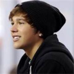 i'm a proud big mohomie i love you austin.my blood is red , i live in mohomies world,i live for my idol°austin mahone°