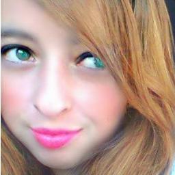 a menina que aos poucos foi trocando barbie por maquiagem, trocando seu mundo de sonhos pelo da realidade. hoje sua vida segue em frente, o passado não impo ~~♥