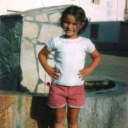 Cause she's just like the weather, can't hold her together. Born from dark water, daughter of the rain and snow.
A quien madruga, Dios no existe.