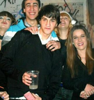 # olvidandoo momentooos quemandoo recuerdooos. Dando guerra desde 1995. ~ Renteria~