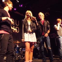I love R5 family I'm LOUD !    ♥                                                                                                 I live in france