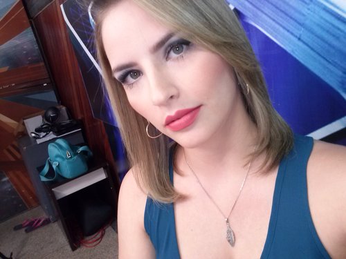 Apresentadora da Rede Tv, da Radio Globo e Executiva de vendas !!