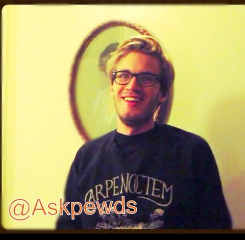 Pewdiepie fan account (So not the real Pewds) for AskPewds and pictures! And every day a #Topbrochallenge to become a Topbro!