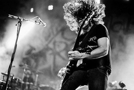 Hola soy Ray Toro y me gusta el porno. Me lavo el pelo con herbal essences, garnier es sida. Soy Dios.